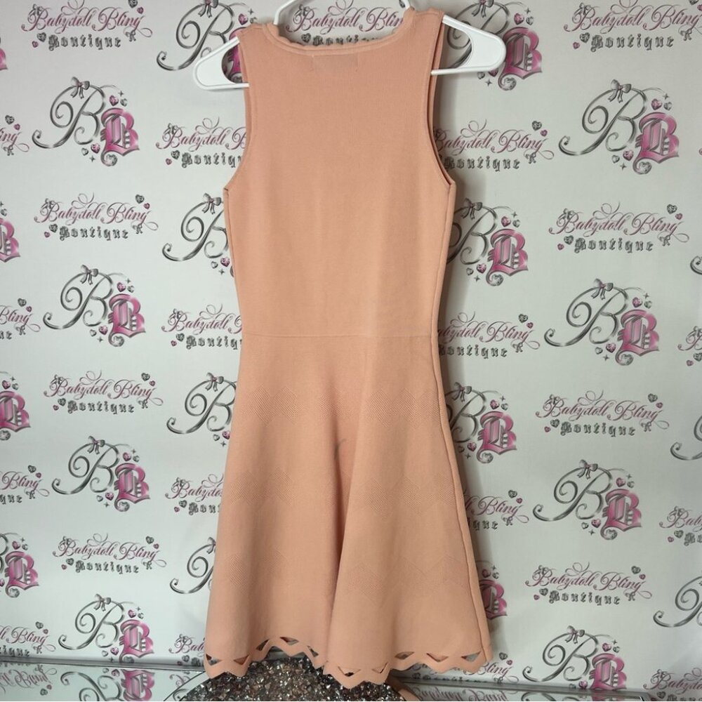 John + Jenn dress Peach Scalloped Mini Dress thick flattering fabric light - Picture 2 of 6